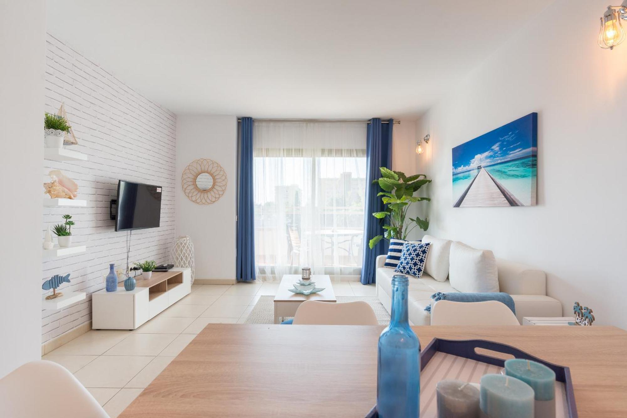 Hill With Terrace, Parking, Pool & Paddle Court Lejlighed *